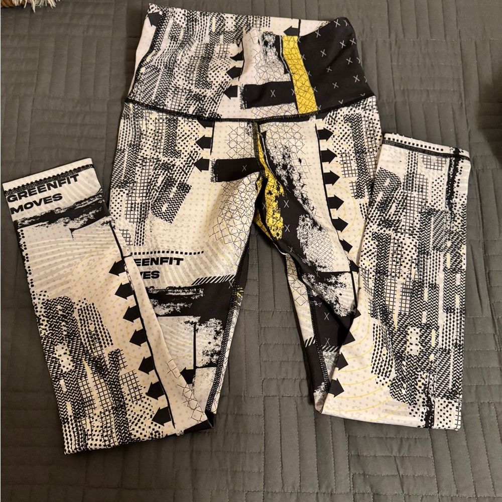 Green Fit Graphic Print Leggings with Yellow Accents One Size